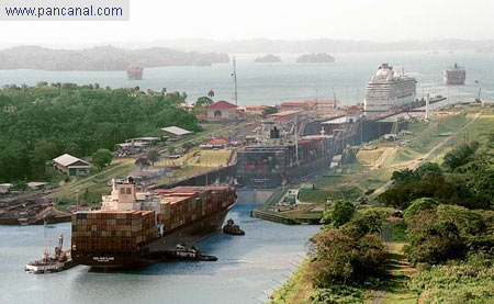 Панамский канал (фото с сайта www.pancanal.com)