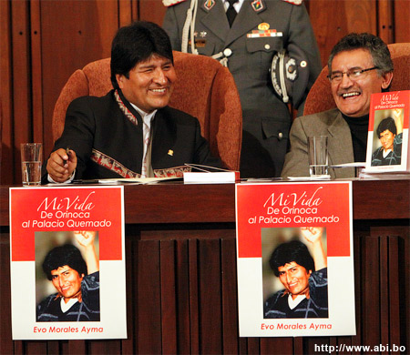 El primer libro autobiogr&#225;fico del presidente Evo Morales