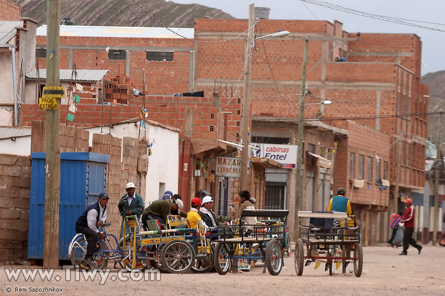 Bicycle carriages are the main transport means of Desaguadero