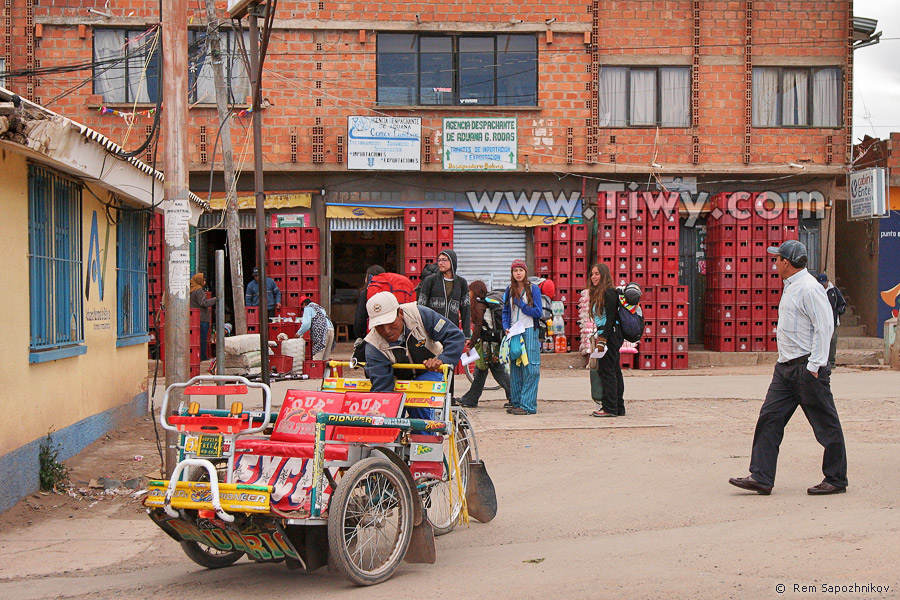Turistas en Desaguadero, Bolivia