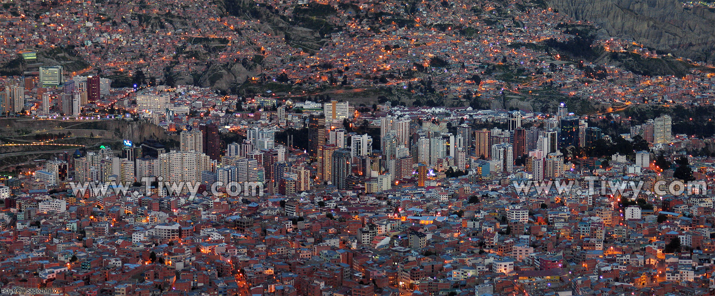 First lights of the night La Paz