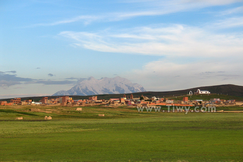Laja with Illimani in the background