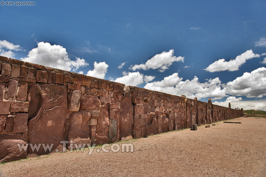 The external wall of Kalasasaya - Tiwanaku, Bolivia