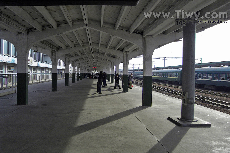 Platform on Kaifeng railway station