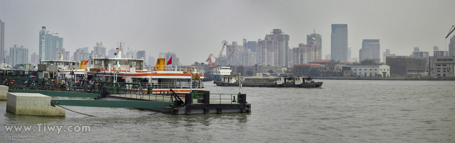 Another ferryboat across the Huangpu river