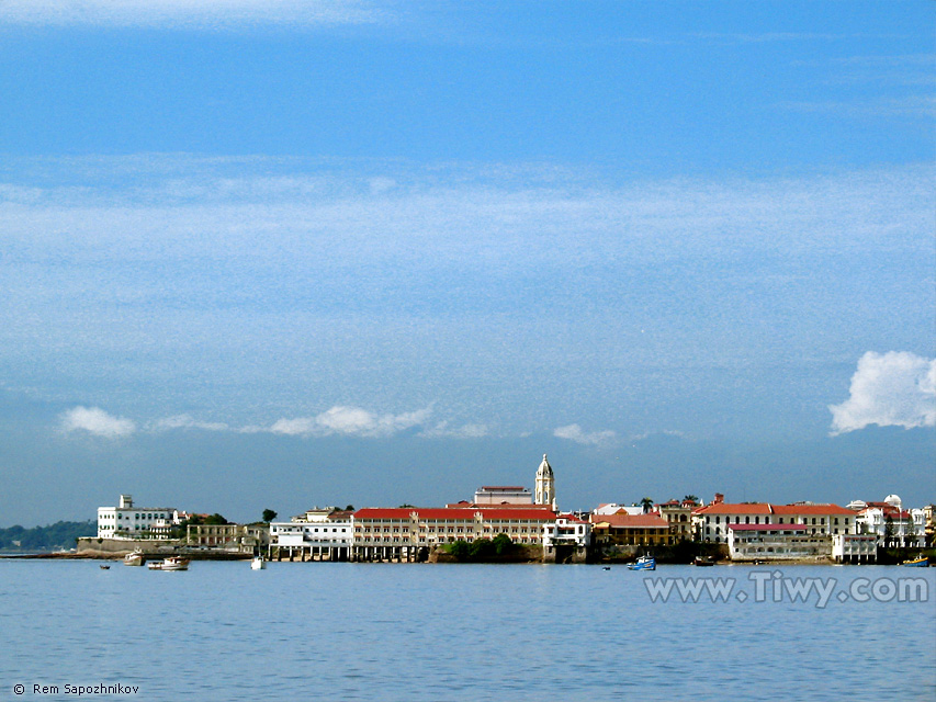 Vista desde avenida Balboa hacia la parte colonial de la Ciudad de Panam