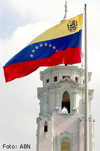 Обновленный флаг Венесуэлы (Фото: ABN)