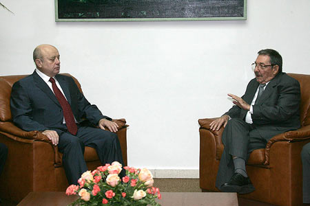 Встреча М.Е.Фрадкова с Р.Кастро. (www.government.ru)