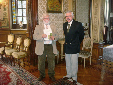 Уругвай: Российскому соотечественнику С.С. Флегинскому вручена книга  «Кто есть кто в зарубежной российской диаспоре»