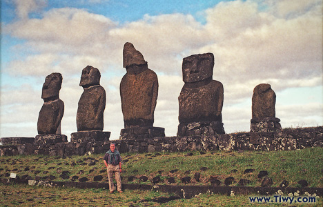 В человека и его предков: куда смотрят статуи острова Пасхи