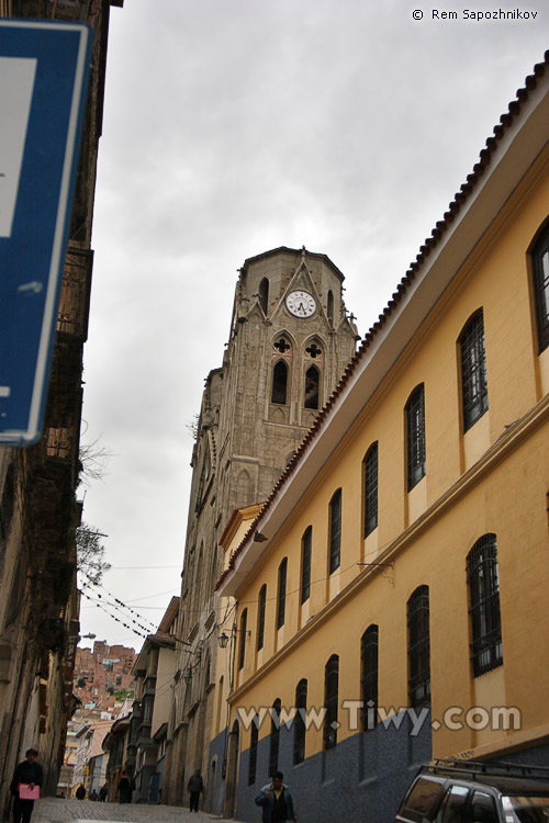 Церковь на улочке Pichincha