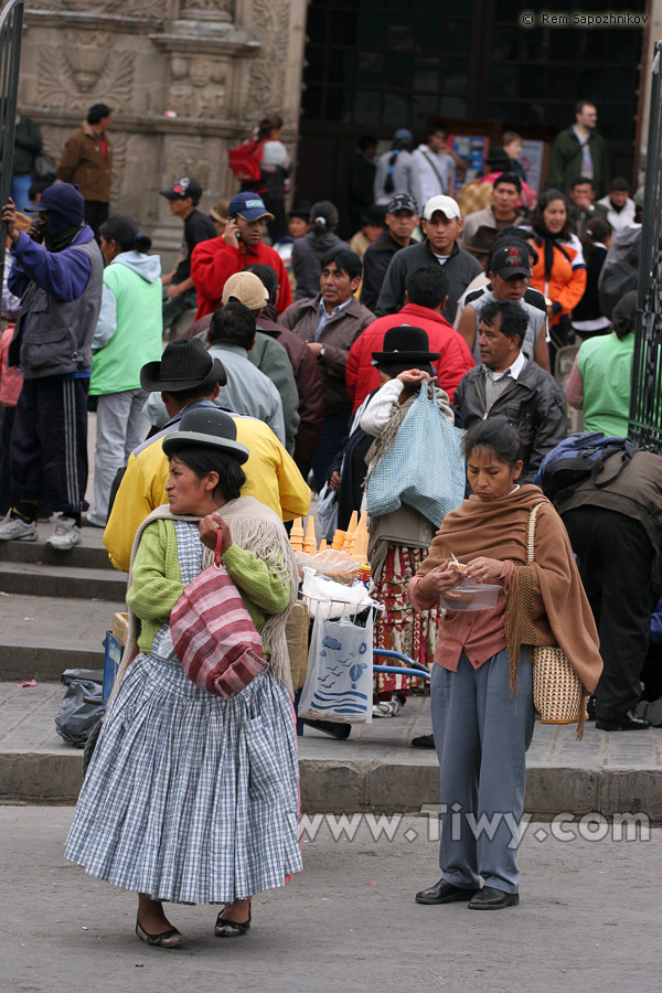 Люди на площади Сан-Франсиско