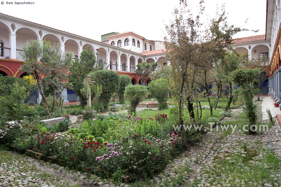 El cómodo jardín de los monjes franciscanos