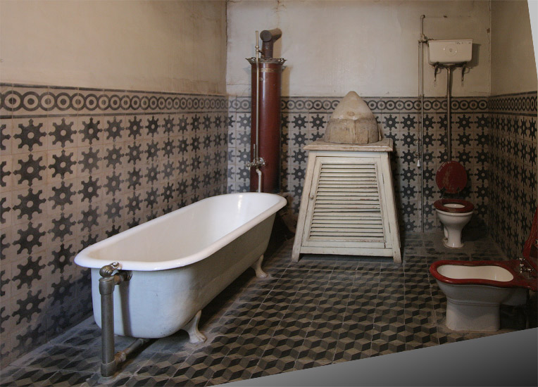 Bathroom in the museum of Simon I. Patiño