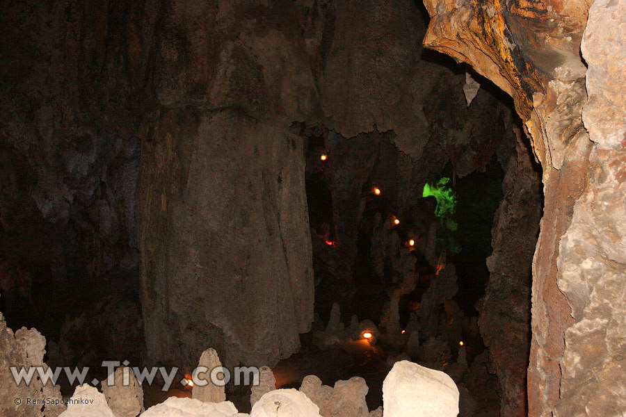 Дом в пещере у китайцев 5. Ключ пещера китайский. Рыба Единорог в пещерах горной провинции Гуйчжоу.