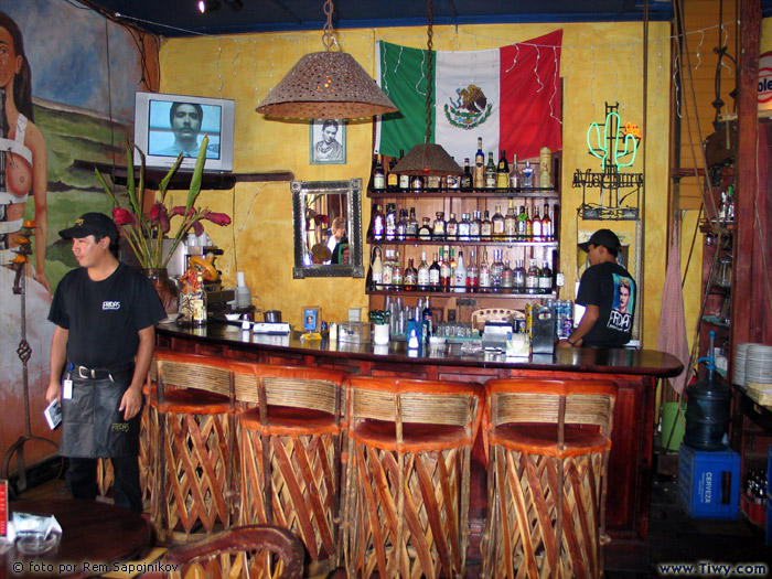Ресторан-бар "Фридас" с мексиканским уклоном в интерьере и кулинарии.