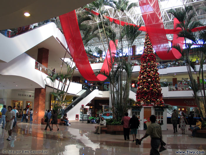 Modernos centros comerciales en los dias navideños
