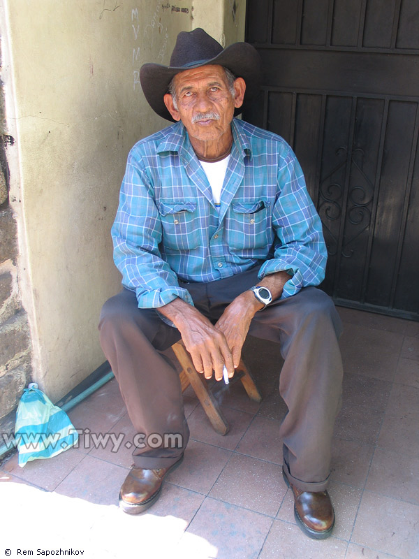 Honduran caballero reflecting upon life