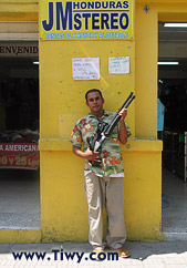 Guardia with pump gun