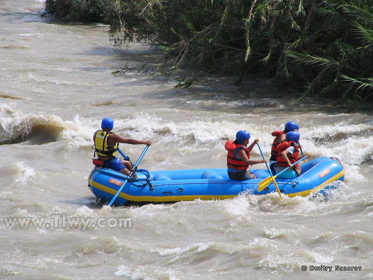 The Cañete river is a paradise for those who are ford of rafting