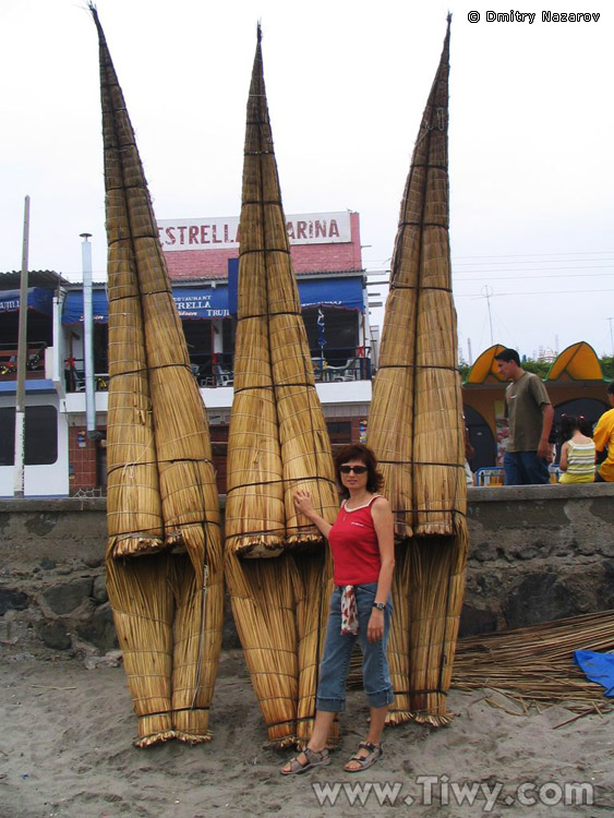 Caballitos de totora - single-seat boats made of cane