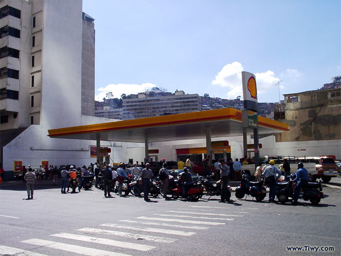 The petroleum queue during the strike.