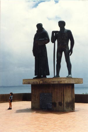 Ciudad Cumana. Памятник основателям города.