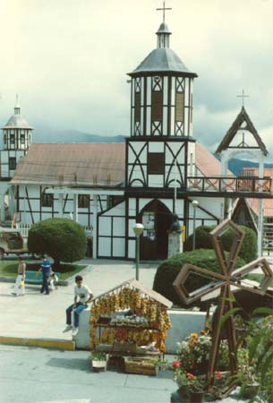 Colonia Tovar. Церковь в немецком стиле.